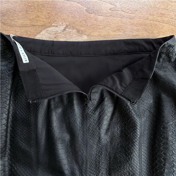ALICE + OLIVIA Lambs Leather Pencil Snakeskin Midi Skirt Womens Size 6 Black - Picture 9 of 16